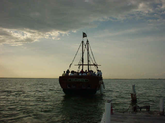 boat.jpg (87297 bytes)