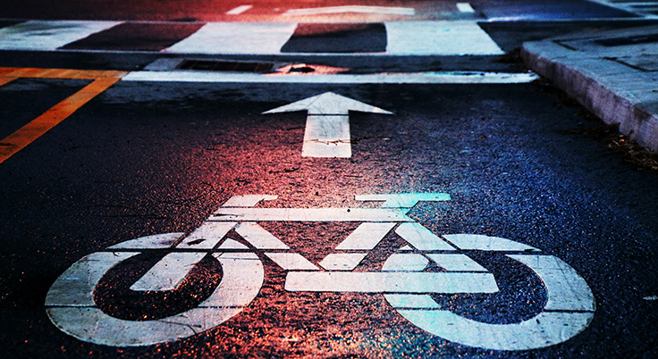 Señalización de un carril bici sobre la calzada