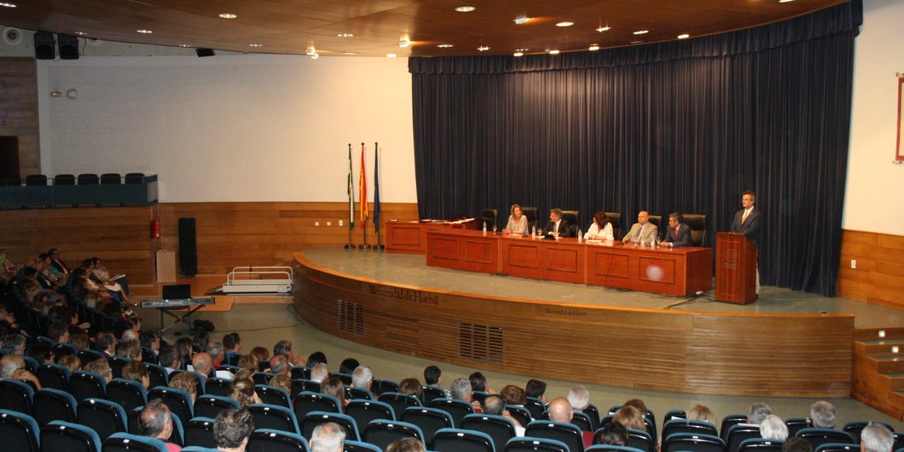 La Universidad de Huelva clausura un curso histórico para el Aula de la Experiencia