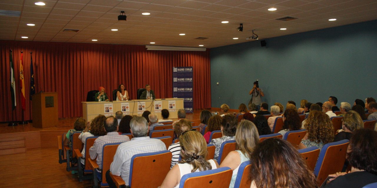 Rosa María Calaf y Madre Coraje, juntos por la igualdad de género en la Onubense