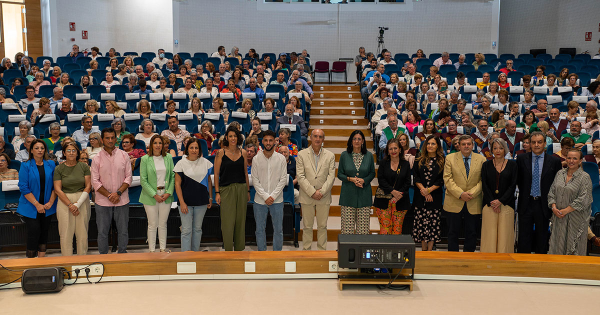 La Universidad de Huelva clausura el curso 2023-24 de su Aula de la Experiencia con el acto de graduación del alumnado