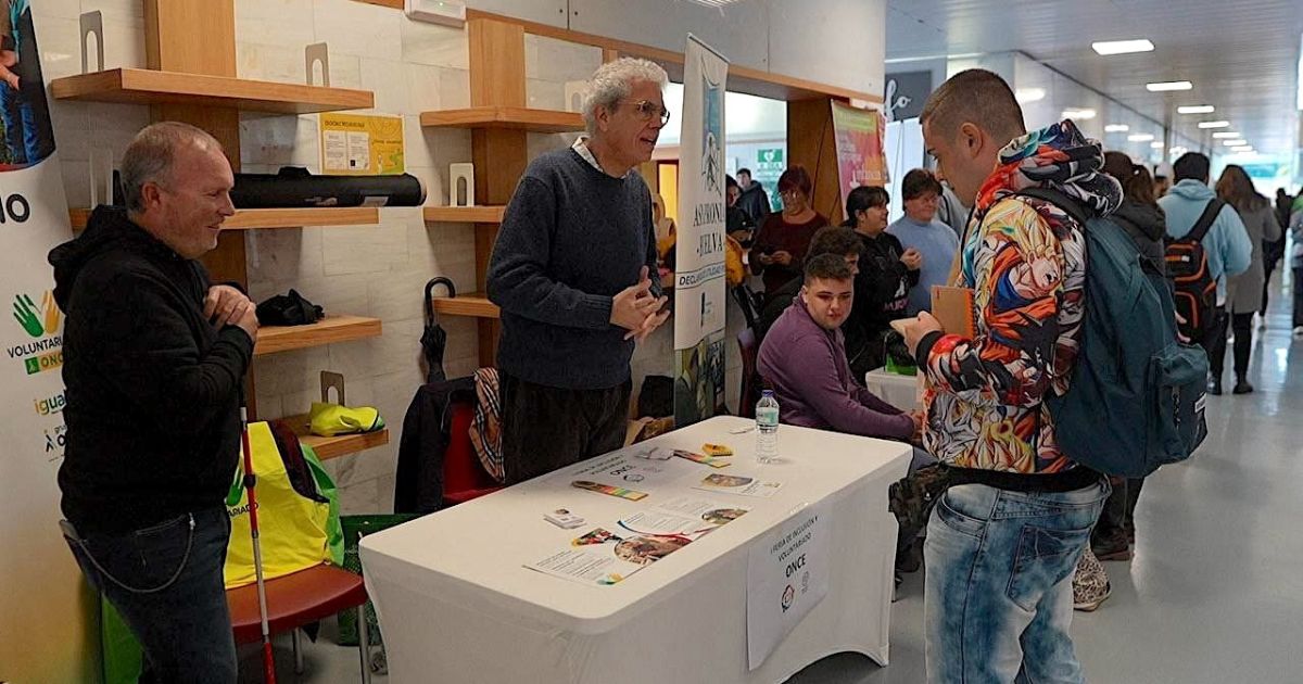 La UHU celebra su I Feria de Inclusión y Voluntariado con la lectura de dos manifiestos centrados en el compromiso social