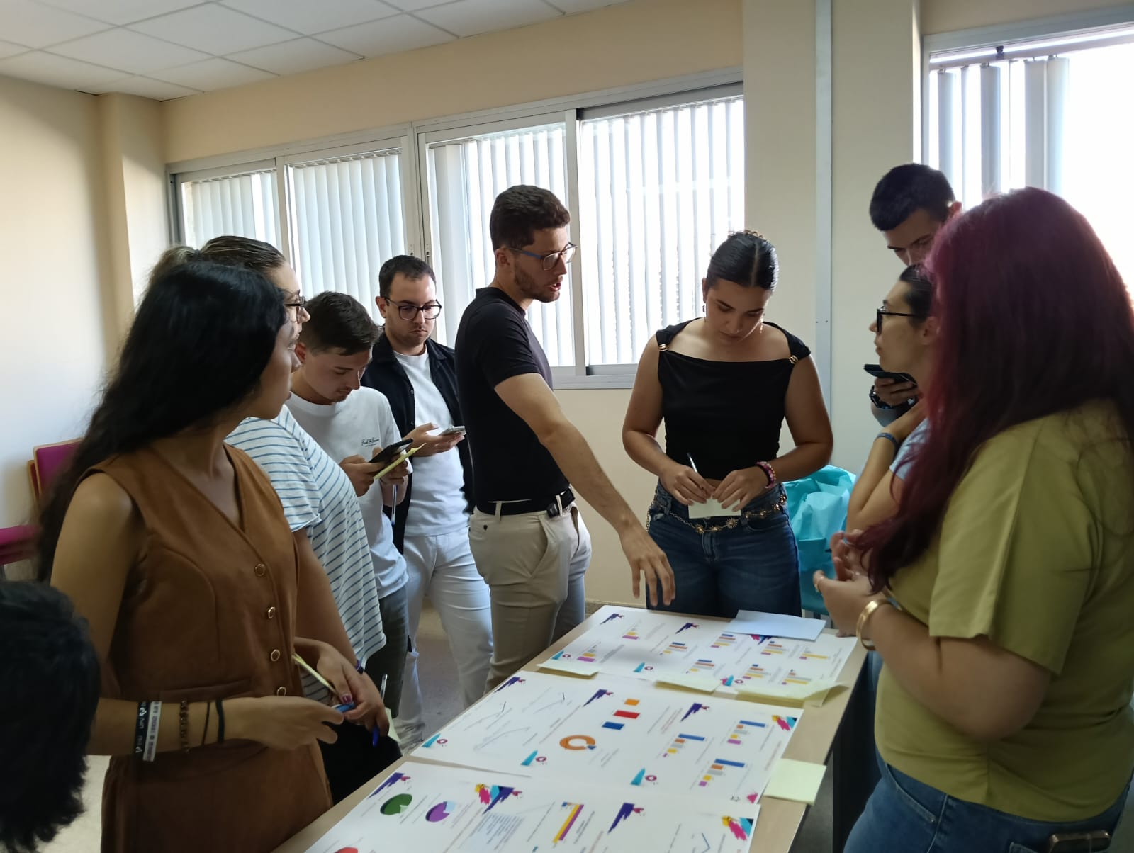 foto 3 trabajando propuestas de mejora – Alfonso Chaves-Montero (Docente e Investigador)