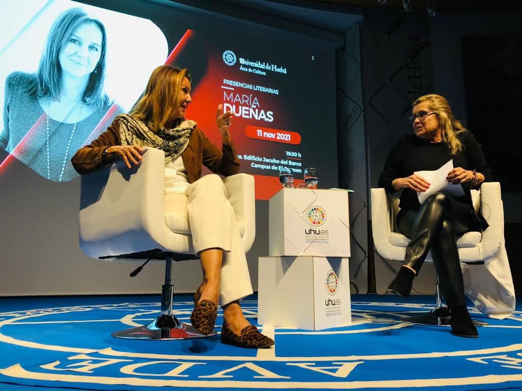 María Dueñas en la UHU