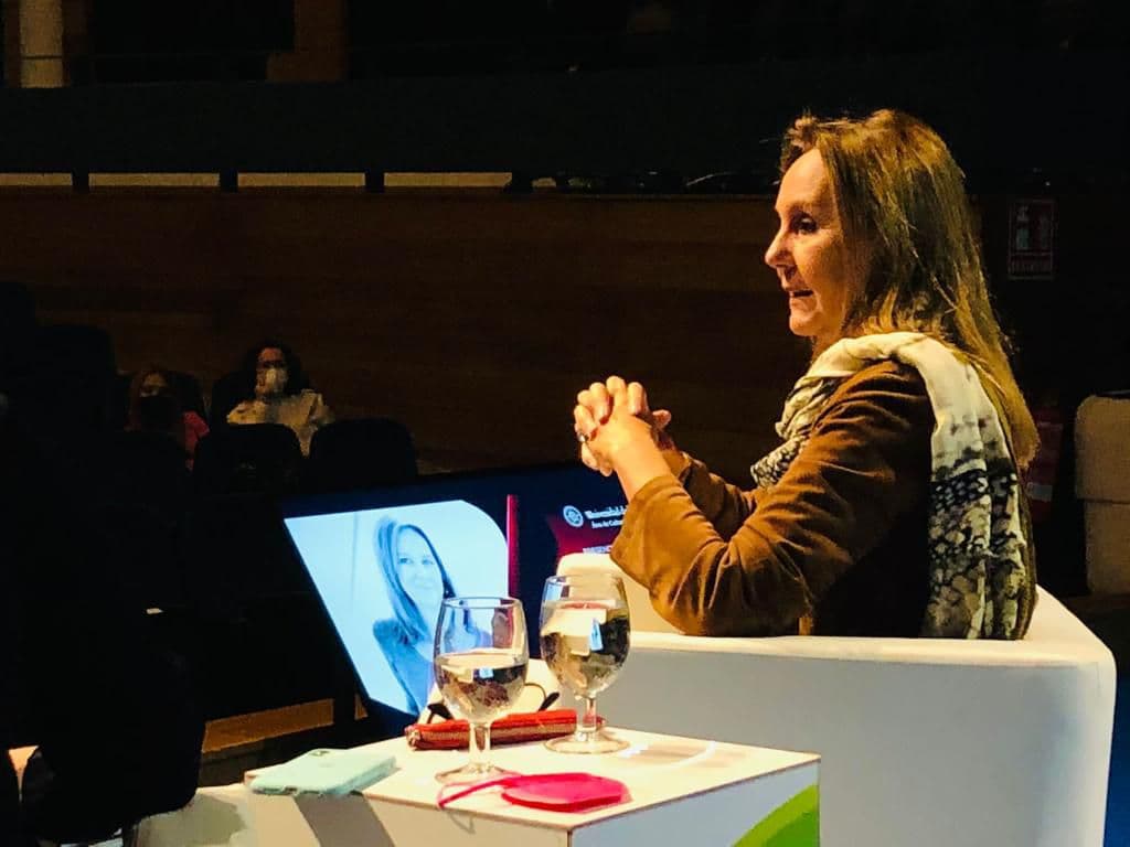 María Dueñas en la UHU