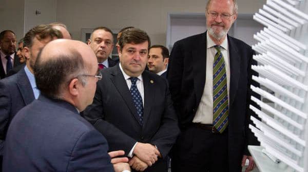 El profesor Robert Grubbs en la UHU 8