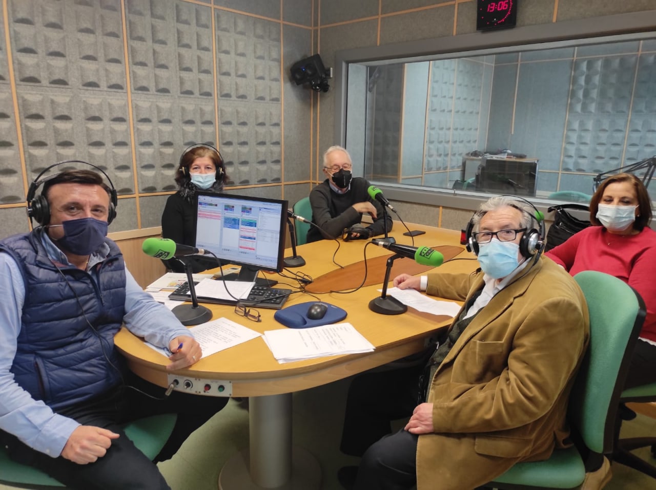 Alumnos del Aula de la Experiencia en Onda Cero