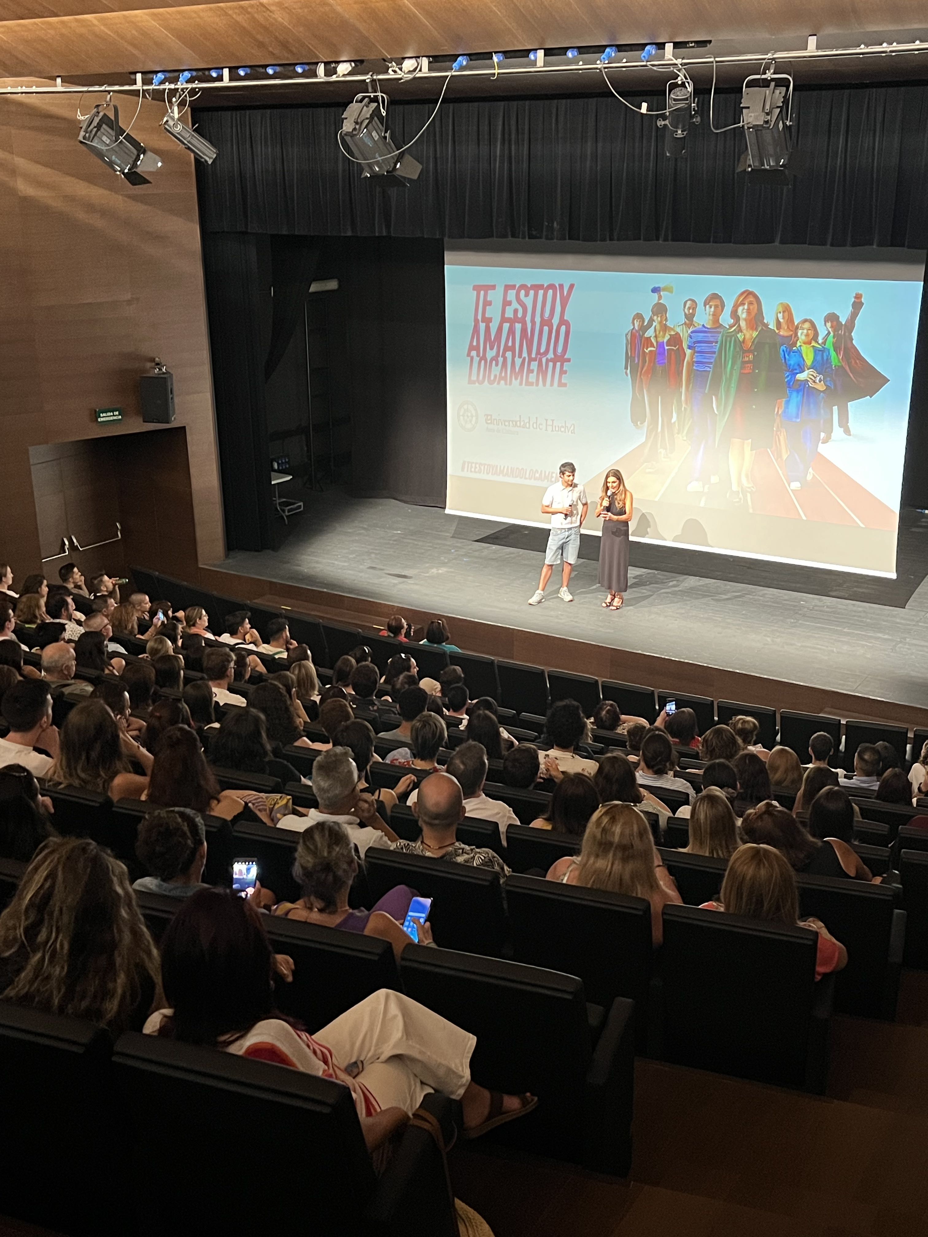 Fotogaleria de la proyeccion de Te Estoy Amando Locamente en la UHU