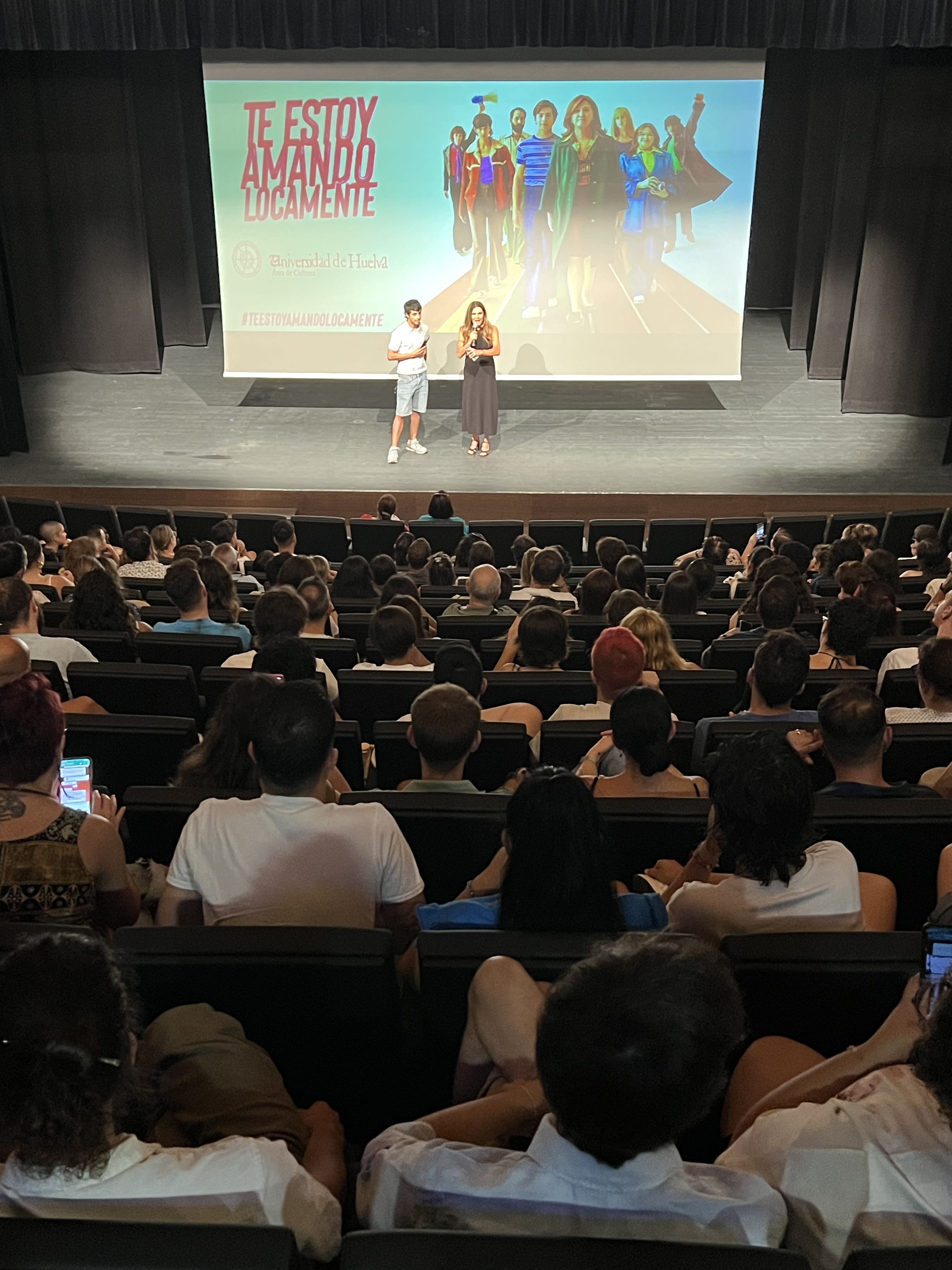 Fotogaleria de la proyeccion de Te Estoy Amando Locamente en la UHU