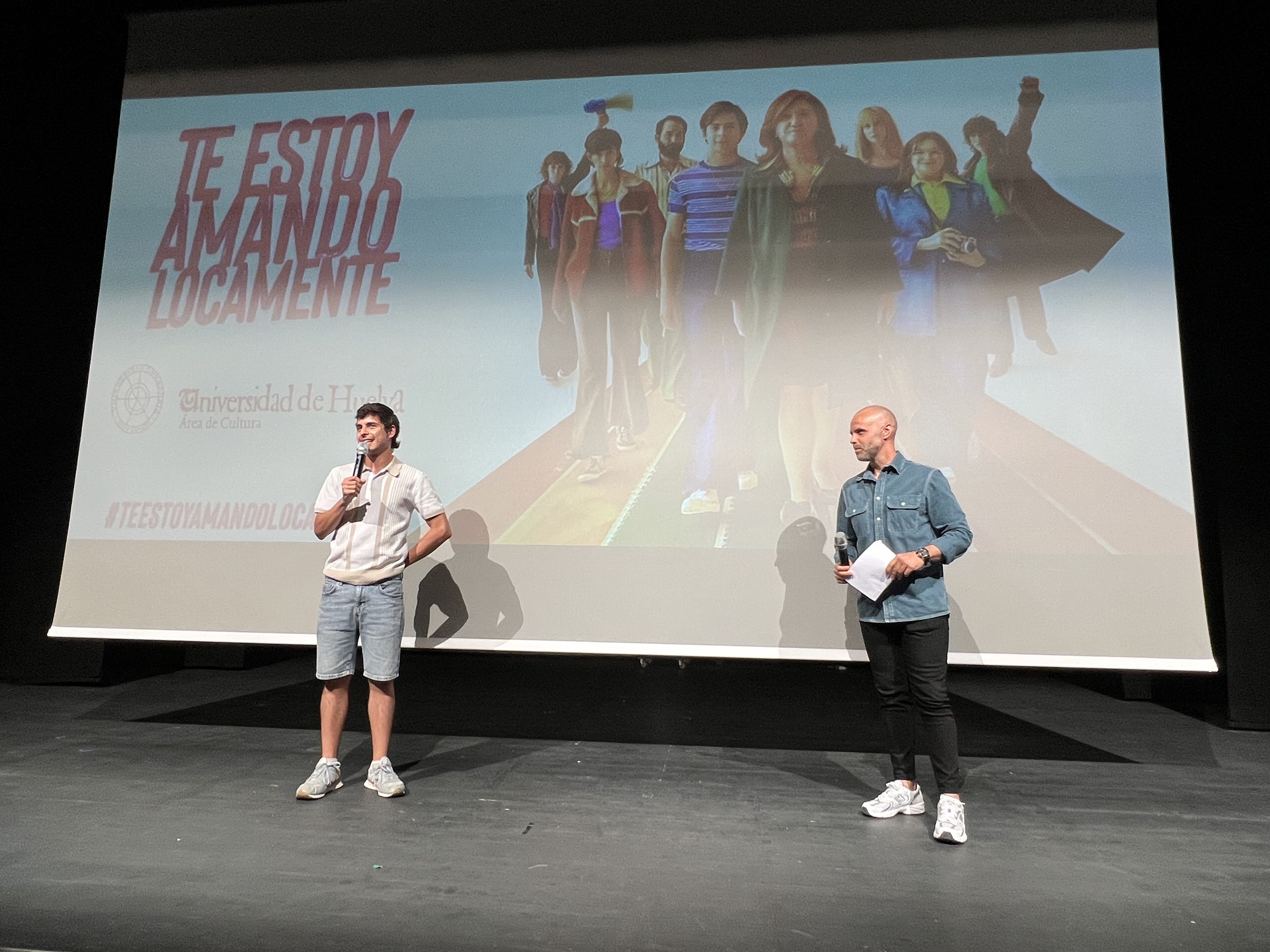 Fotogaleria de la proyeccion de Te Estoy Amando Locamente en la UHU