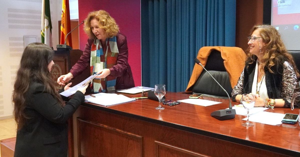 La Facultad de Humanidades celebra su día premiando a los estudiantes con mejores expedientes, TFG y TFM