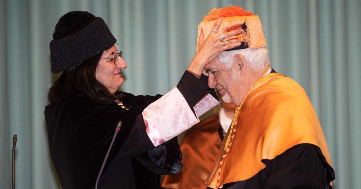 Simon L. Dolan es investido como Doctor Honoris Causa de la UHU