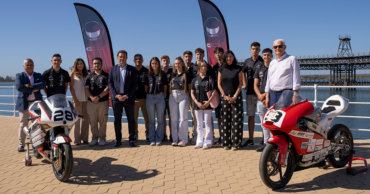 El presidente del Puerto de Huelva y la rectora de la UHU firman un acuerdo para apoyar el proyecto Moto ETSI UHU Team 