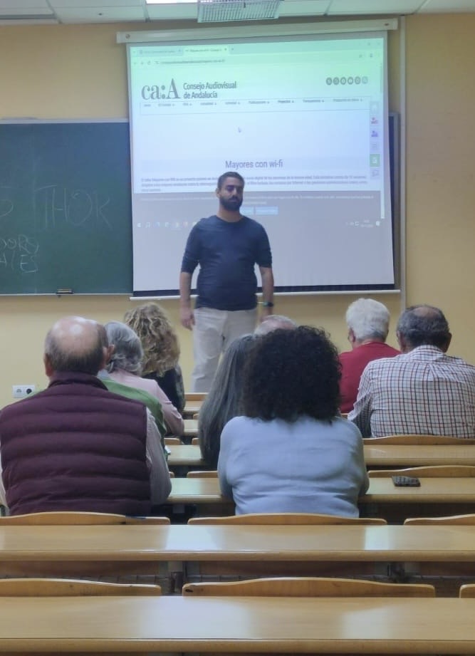 La Universidad de Huelva acoge la cuarta edición del programa `Mayores con wifi´