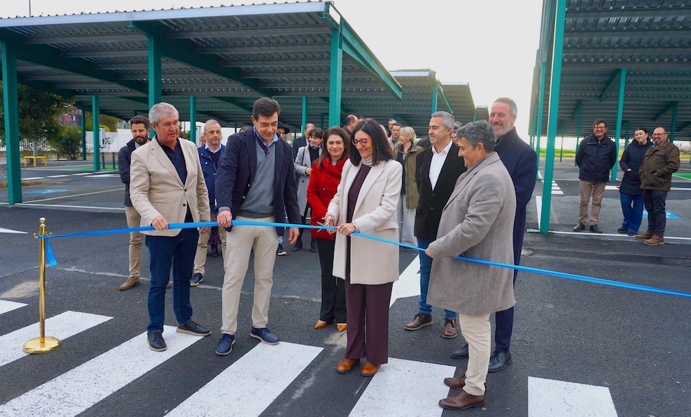 La UHU se autoabastece de energía limpia con la instalación de marquesinas fotovoltaicas
