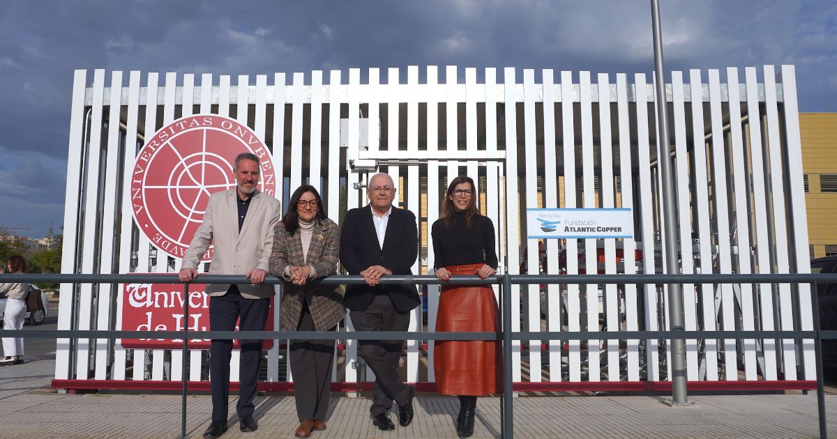 La UHU y Atlantic Copper inauguran un nuevo aparcamiento de bicicletas en el Campus de El Carmen 