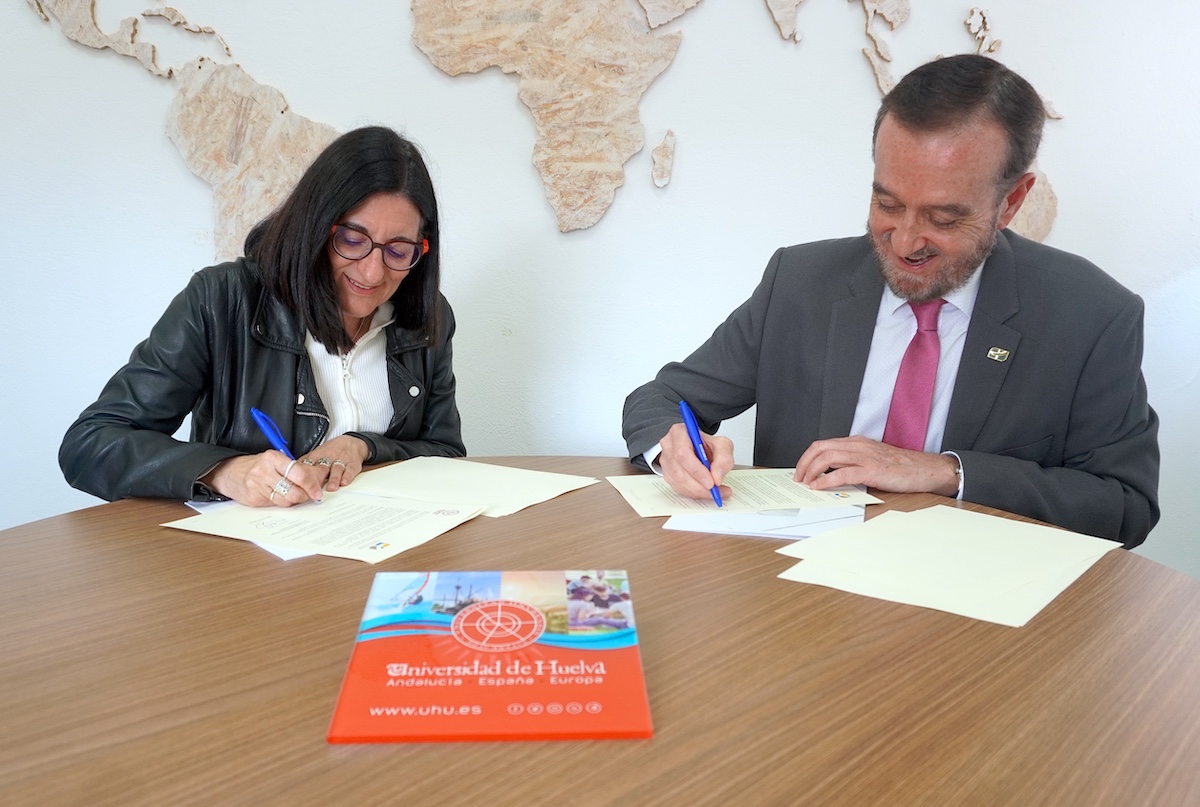 La UHU y el Colegio Oficial de Psicología de Andalucía Occidental firman un convenio para la coedición de la revista `Apuntes de Psicología´
