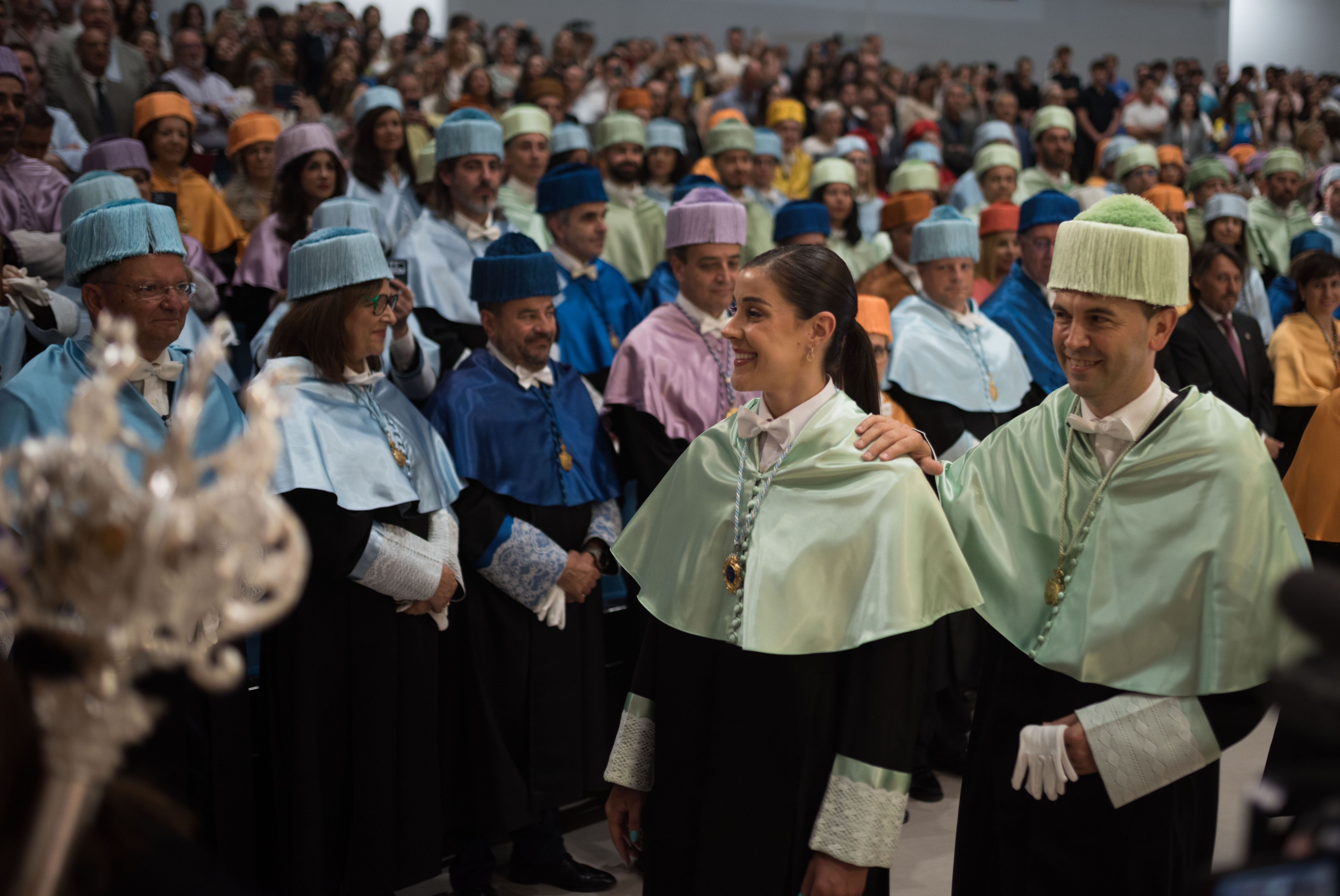 Carolina Marín vive un “momento único” al ser investida Doctora Honoris Causa por la UHU