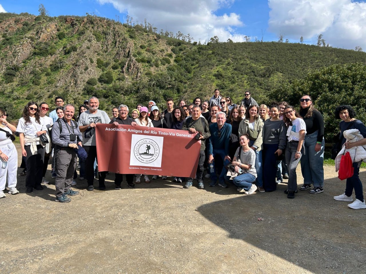 Los Embajadores Erasmus de la Cátedra de la Provincia de la UHU se acercan al patrimonio del Camino Natural del Río Tinto