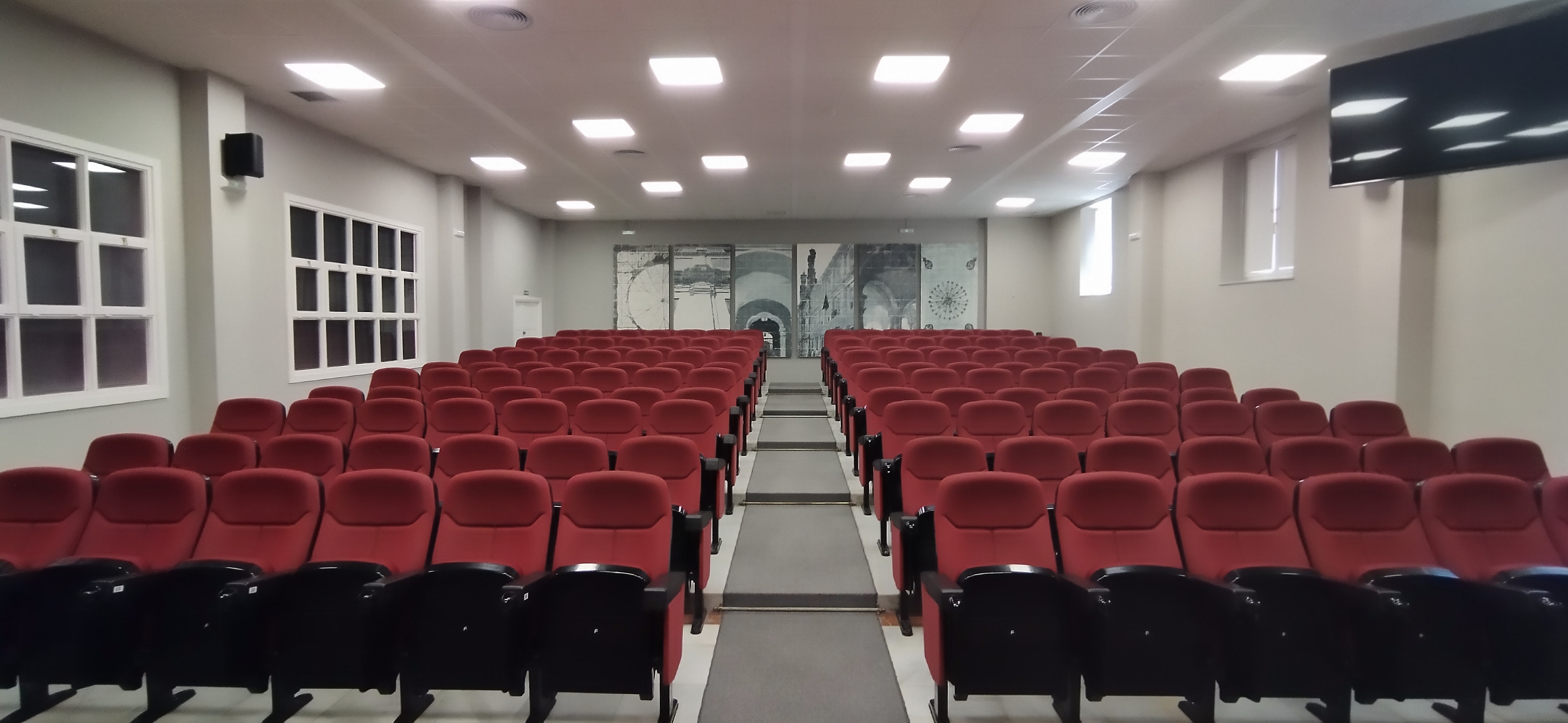 SALÓN DE ACTOS FONDO.jpg