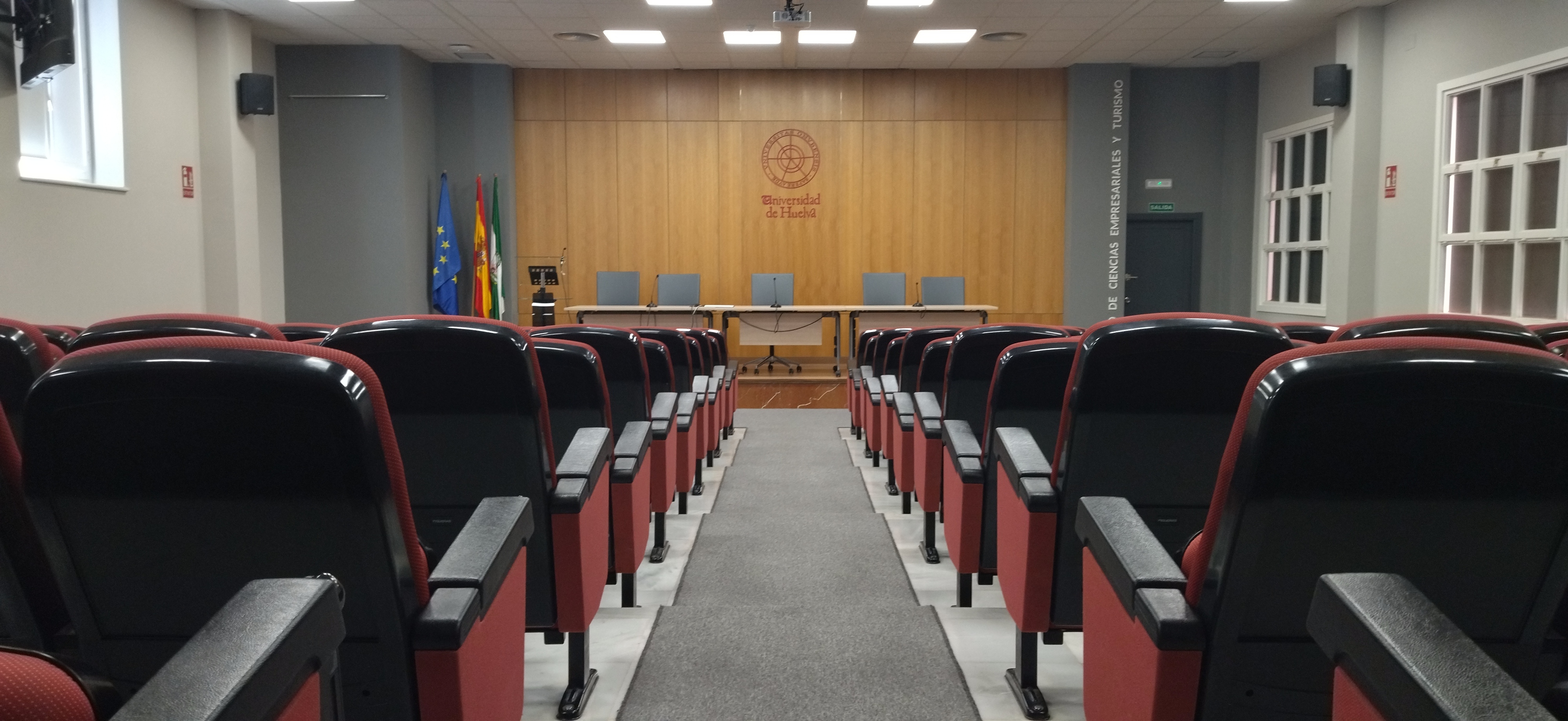 SALÓN DE ACTOS FRONTAL.jpg