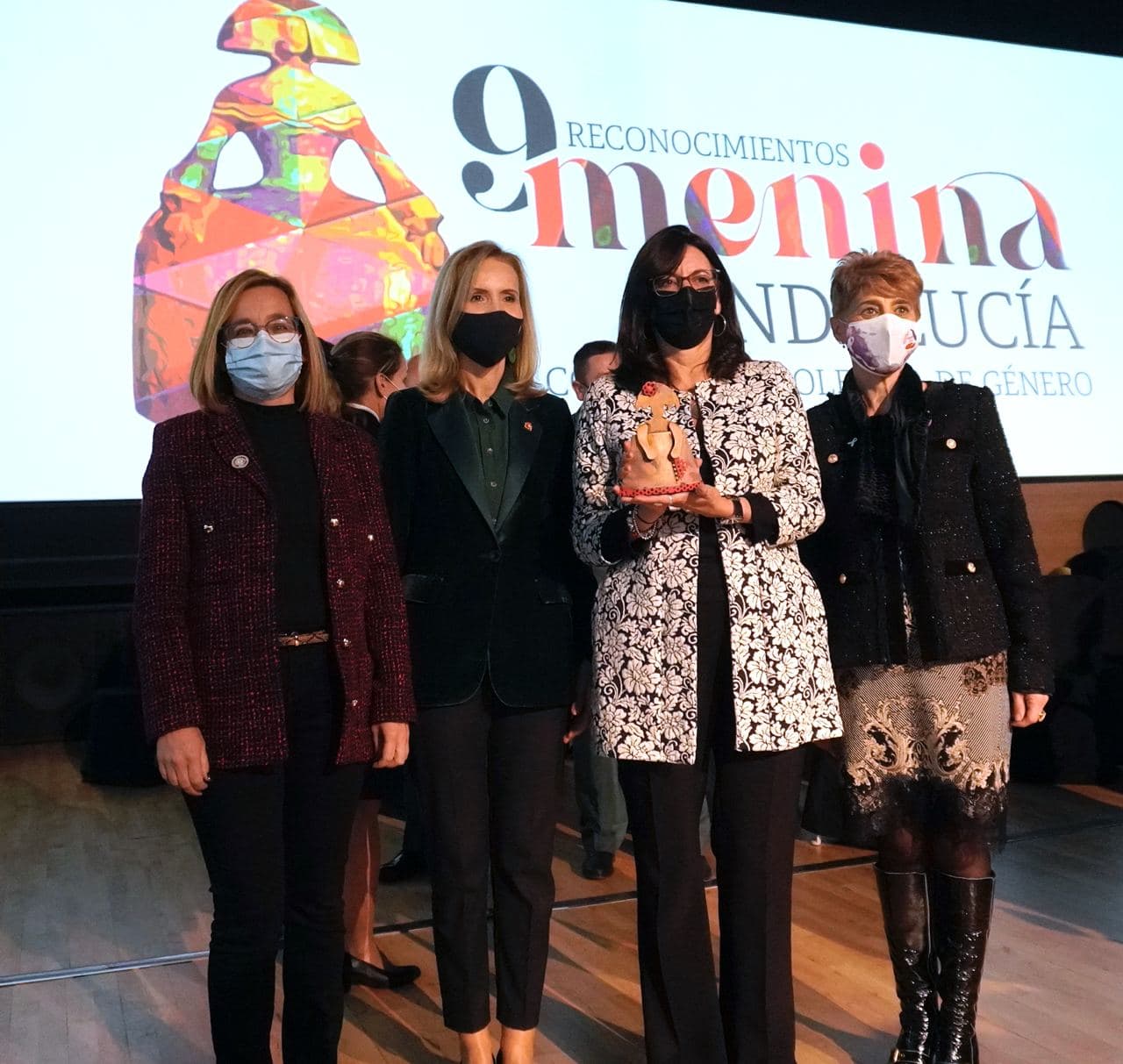 La rectora UHU recoge el premio Menina