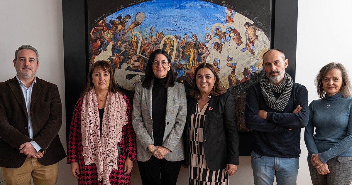 La Universidad de Huelva y Cruz Roja se unen por la investigación y transferencia de proyectos de alfabetización digital con personas mayores