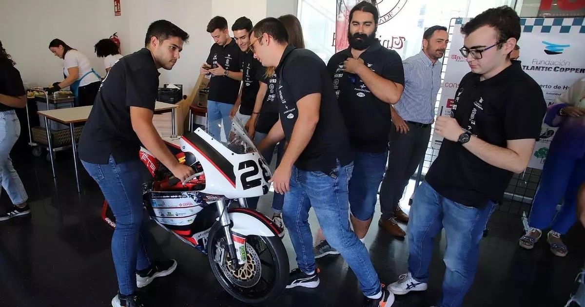 El equipo Motoetsi de la Universidad de Huelva se prepara para la final en Moto Student