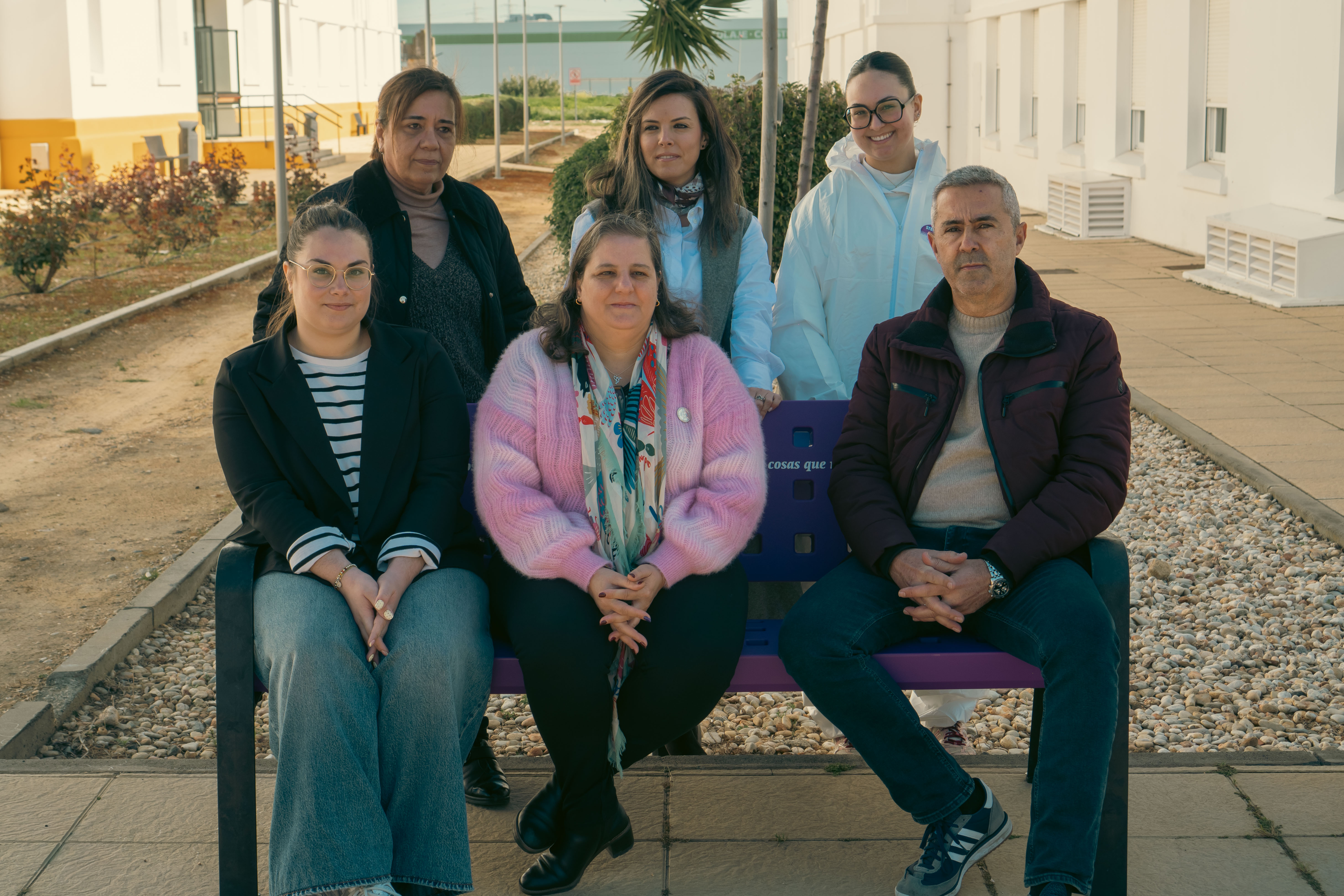 La Universidad de Huelva crea espacios seguros contra la violencia y la discriminación con la instalación de bancos violetas en todos sus campus